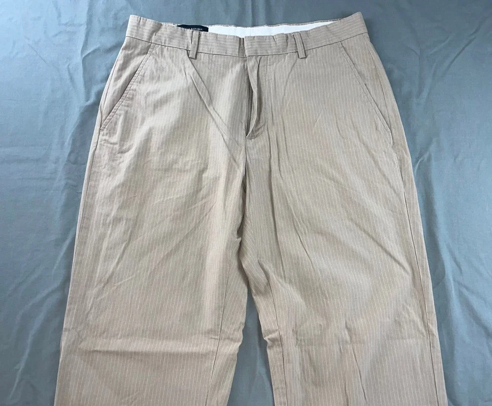 Banana Republic Classic Fit Lightweight 100% Cotton Chino Dress Pants. 31X31 GUC
